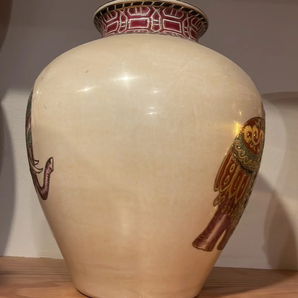 ELEPHANT VASE | 9 x 8 1/2 approx | Gorgeous | Home Decor